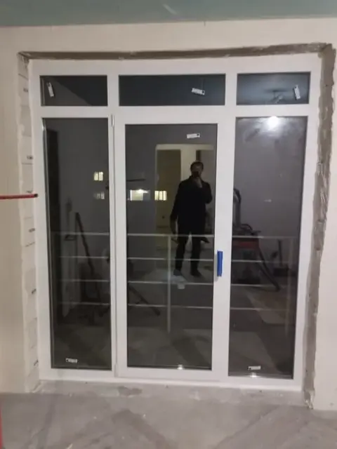Балконні двері з ударостійким склопакетом