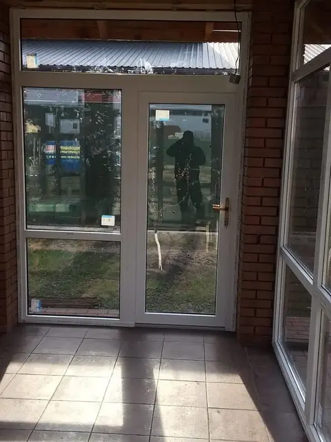 Двері в альтанку