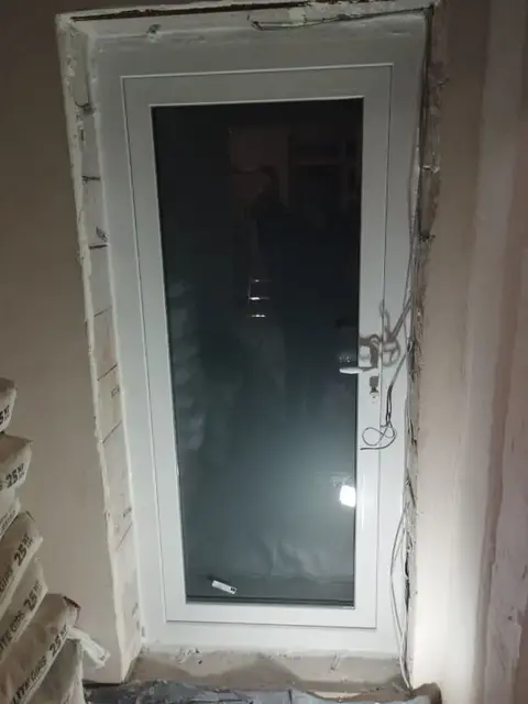 Вхідні пластикові двері з триплексом