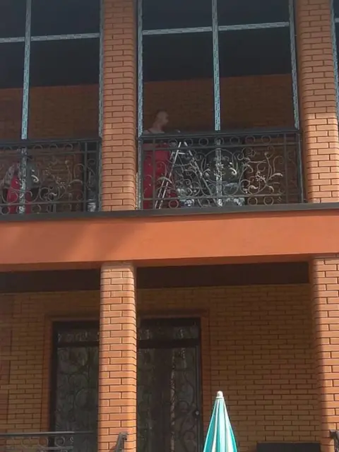 Підготовка прорізів для скління веранди в приватному будинку в Бучі