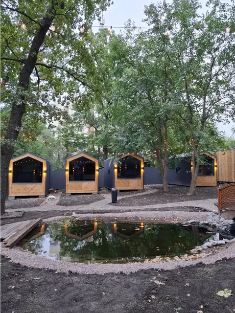 Комплексне скління модульного комплексу профільною системою WDS 76 AD у Святошинському районі Києва.