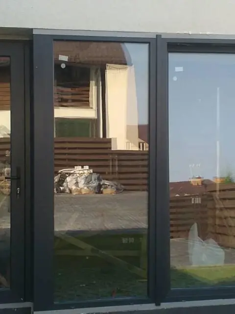 Скління веранди з профілю Rehau Euro 60 та вхідними дверима, Київська область