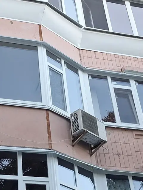 Нове скління лоджії та еркерного балкона на фасаді будинку в Києві