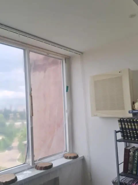 Лоджія до заміни старого скління перед встановленням нових енергоефективних конструкцій OSNOVA Premium за програмою єВідновлення.