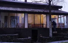 Панорамне скління тераси приватного будинку з вікнами WDS 5S та розсувними алюмінієвими конструкціями