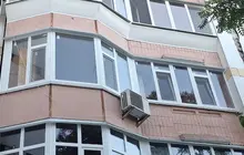 Еркерний балкон і лоджія з новими білими вікнами Osnova Design