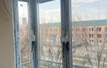 Нове скління кутової лоджії після заміни старих конструкцій — кейс компанії ВДТ.