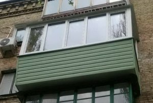 Засклити балкон у Києві
